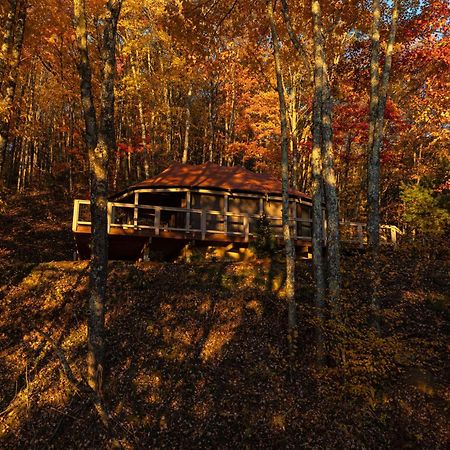 Elk & Embers Mountain Hideaway Hotel Уейнсвил Екстериор снимка
