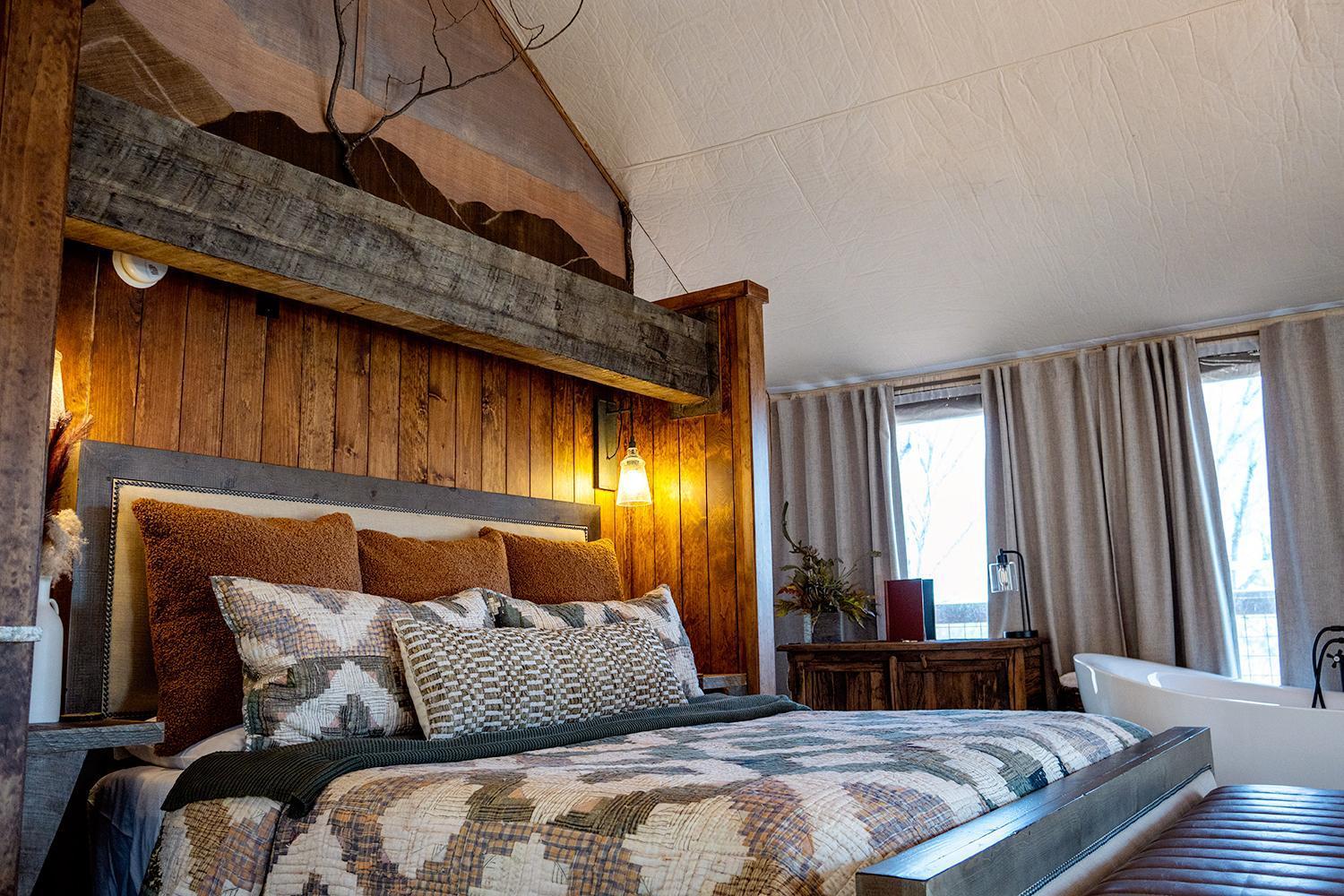 Elk & Embers Mountain Hideaway Hotel Уейнсвил Екстериор снимка