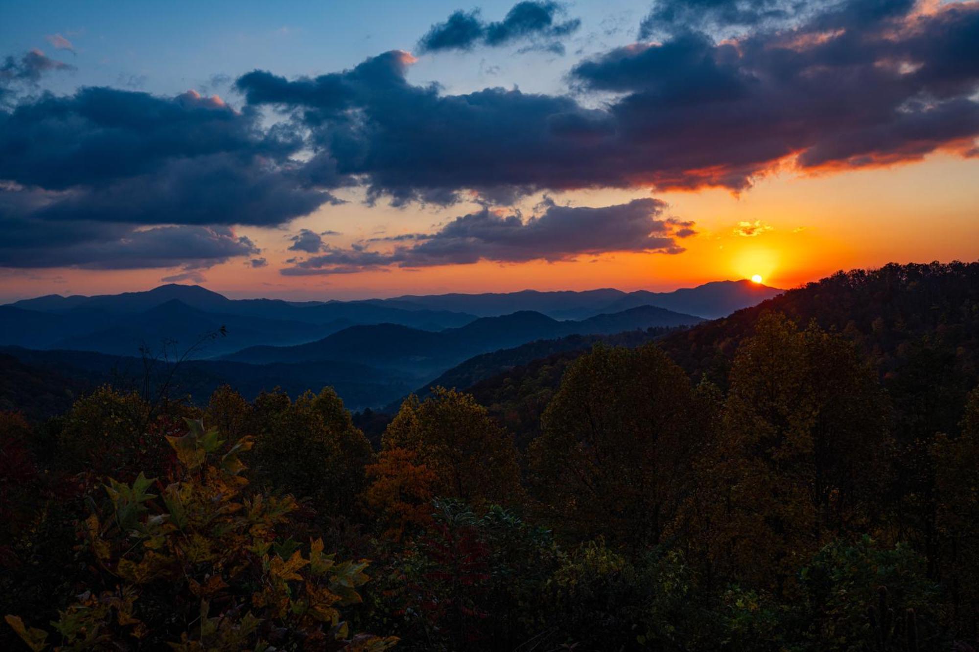 Elk & Embers Mountain Hideaway Hotel Уейнсвил Екстериор снимка