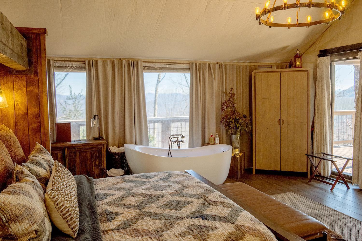 Elk & Embers Mountain Hideaway Hotel Уейнсвил Екстериор снимка