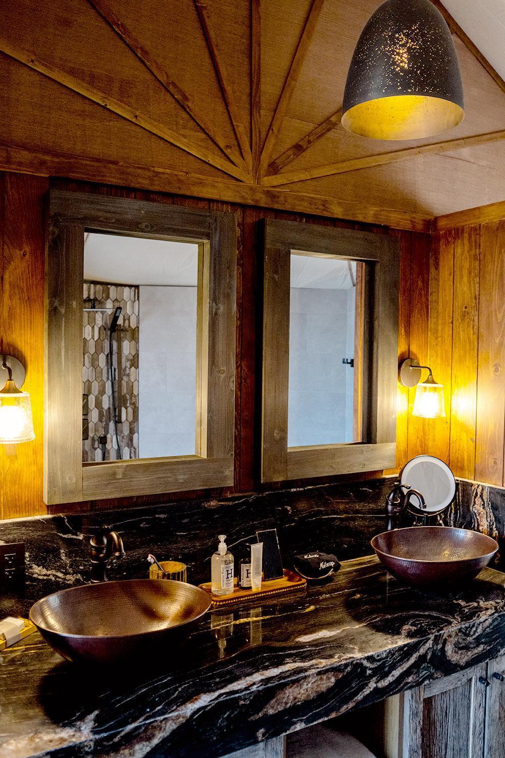 Elk & Embers Mountain Hideaway Hotel Уейнсвил Екстериор снимка
