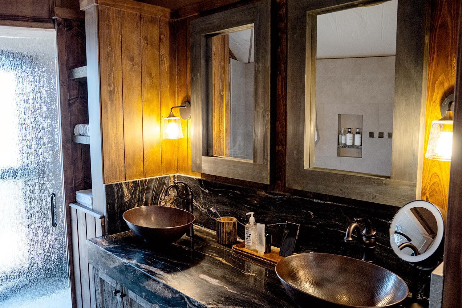 Elk & Embers Mountain Hideaway Hotel Уейнсвил Екстериор снимка