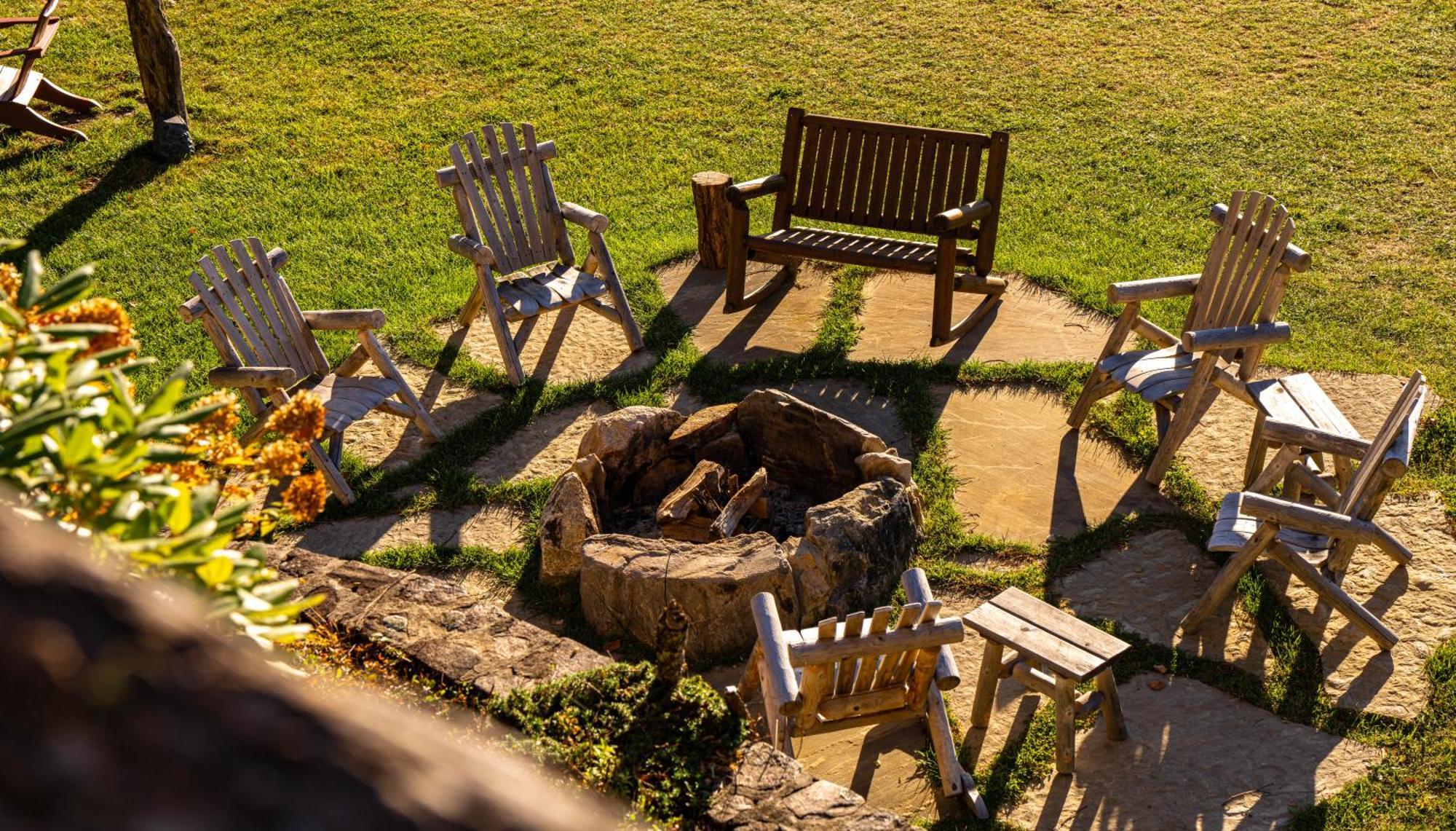 Elk & Embers Mountain Hideaway Hotel Уейнсвил Екстериор снимка