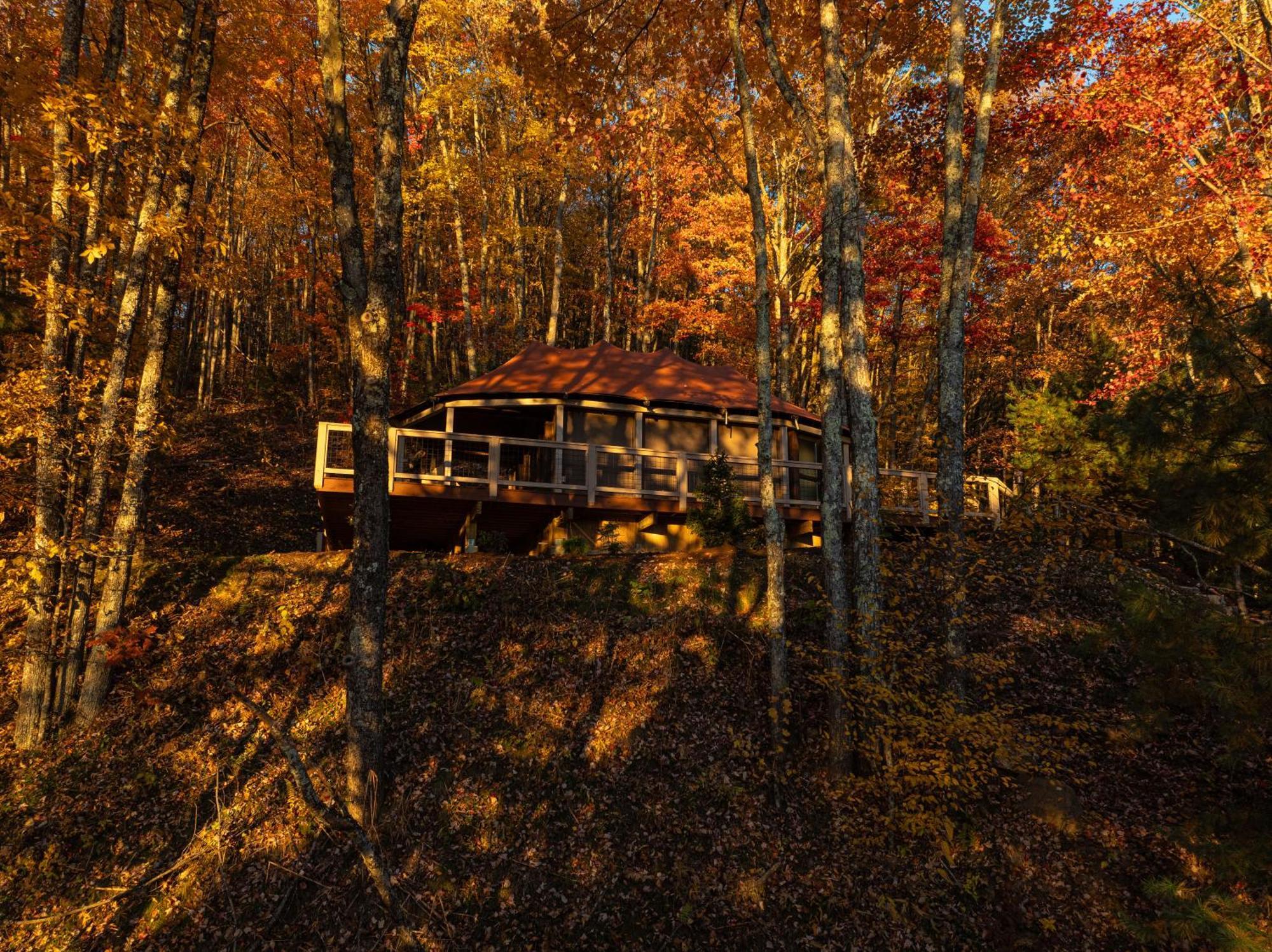 Elk & Embers Mountain Hideaway Hotel Уейнсвил Екстериор снимка