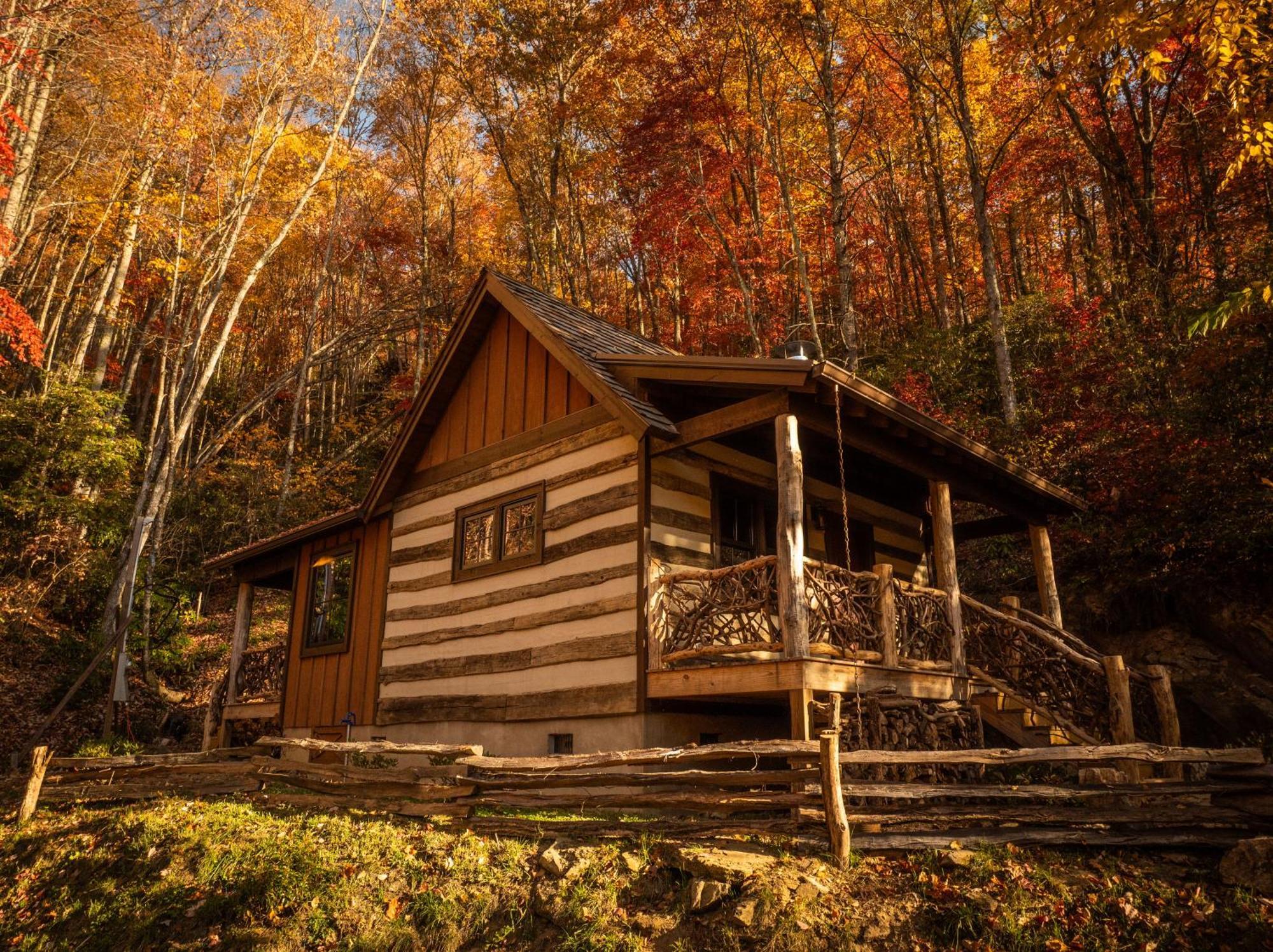 Elk & Embers Mountain Hideaway Hotel Уейнсвил Екстериор снимка