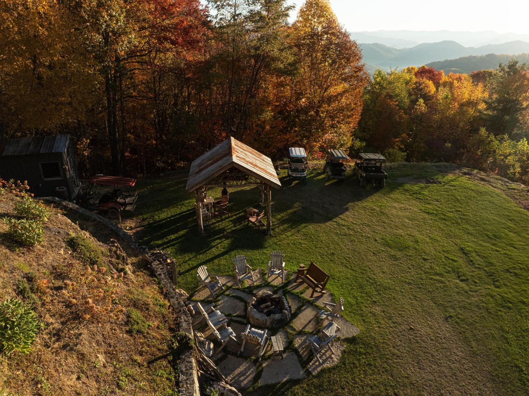 Elk & Embers Mountain Hideaway Hotel Уейнсвил Екстериор снимка