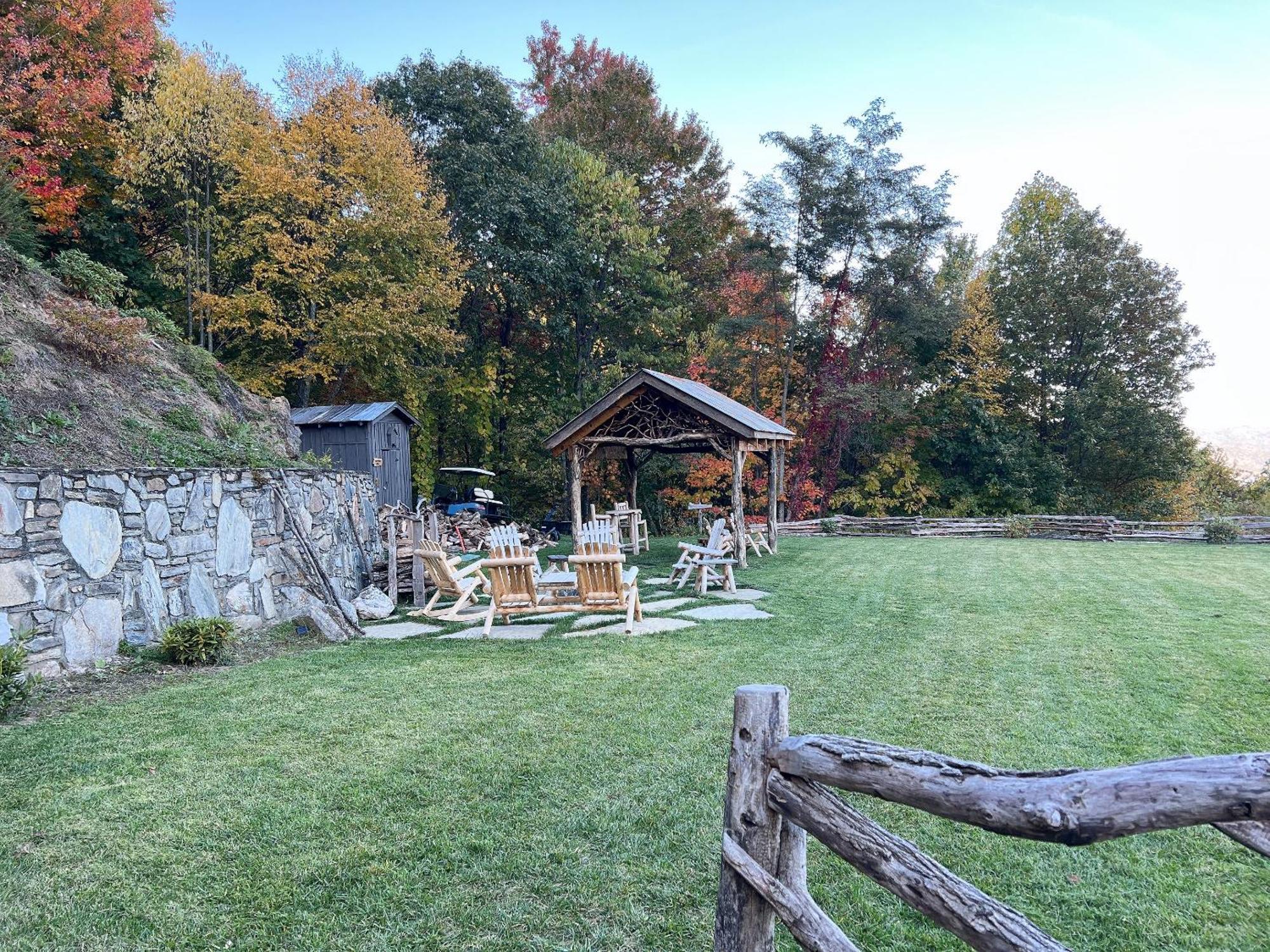 Elk & Embers Mountain Hideaway Hotel Уейнсвил Екстериор снимка