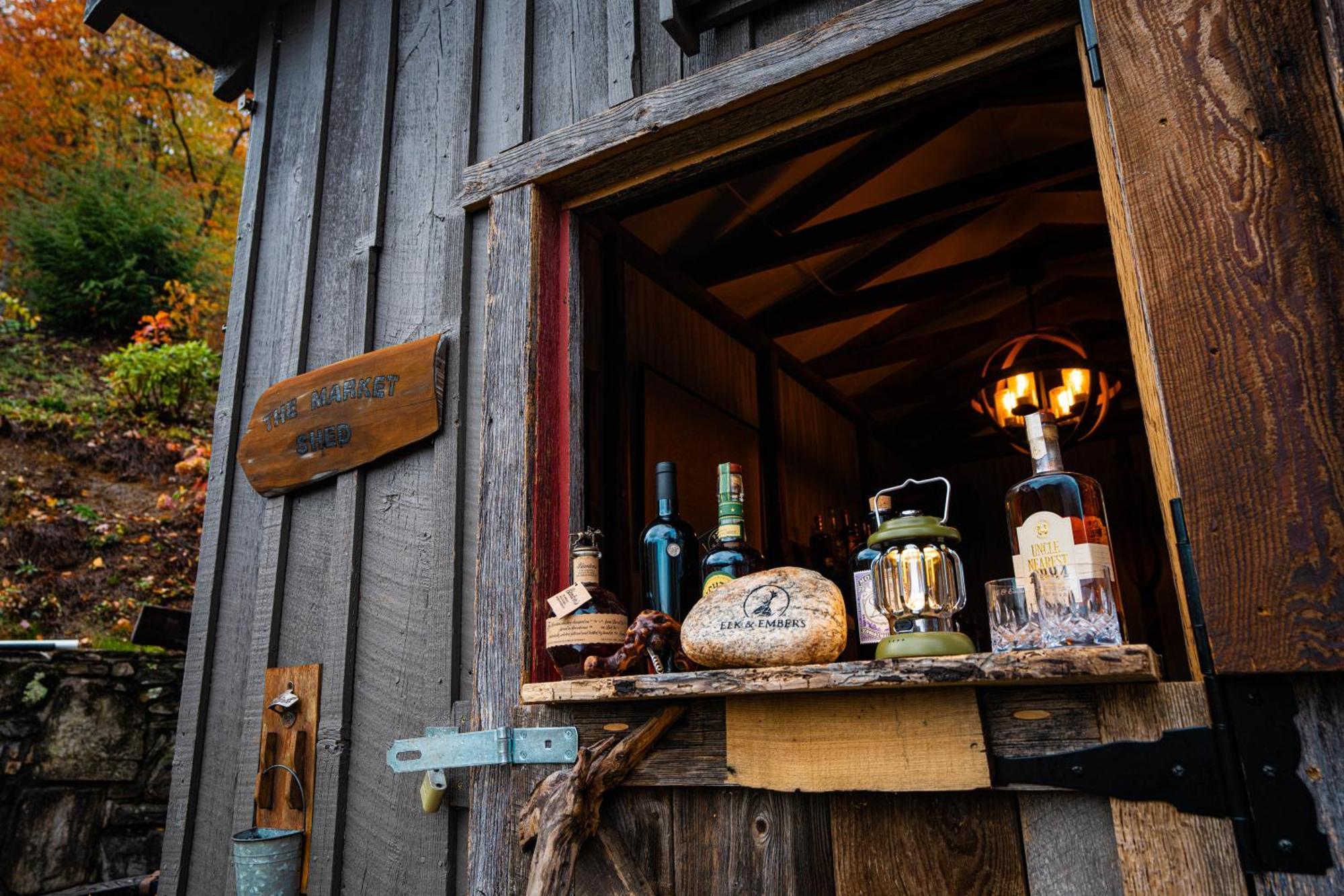 Elk & Embers Mountain Hideaway Hotel Уейнсвил Екстериор снимка