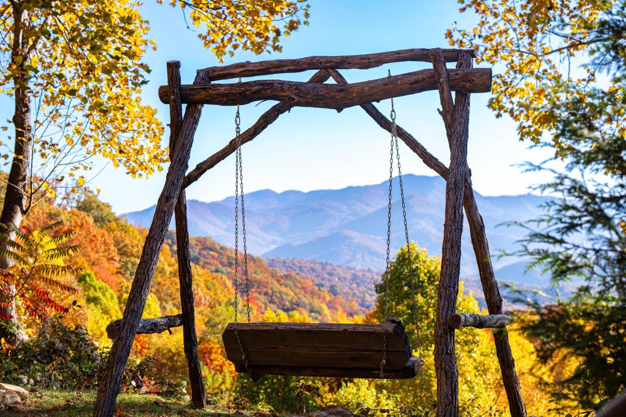Elk & Embers Mountain Hideaway Hotel Уейнсвил Екстериор снимка