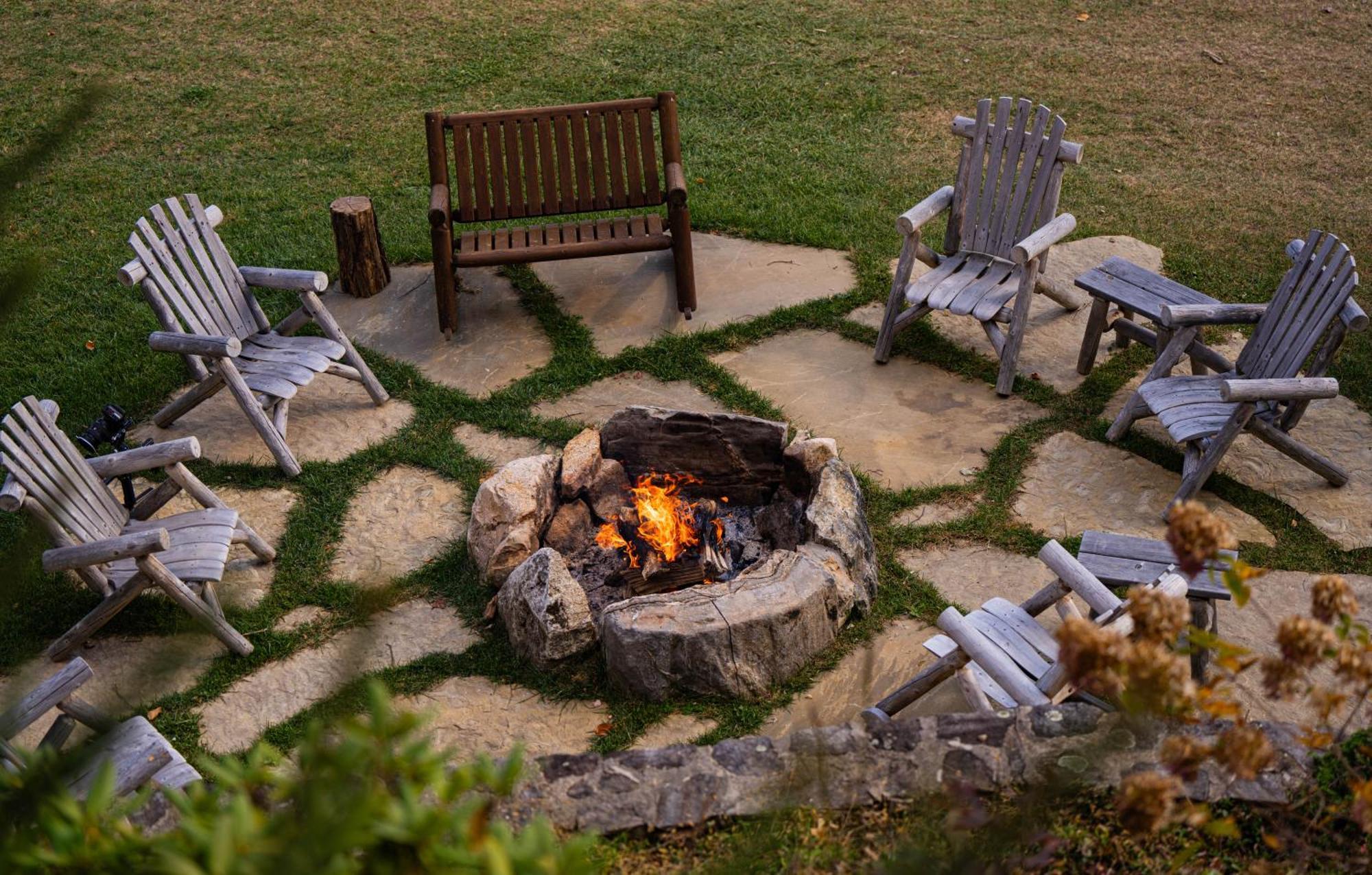 Elk & Embers Mountain Hideaway Hotel Уейнсвил Екстериор снимка
