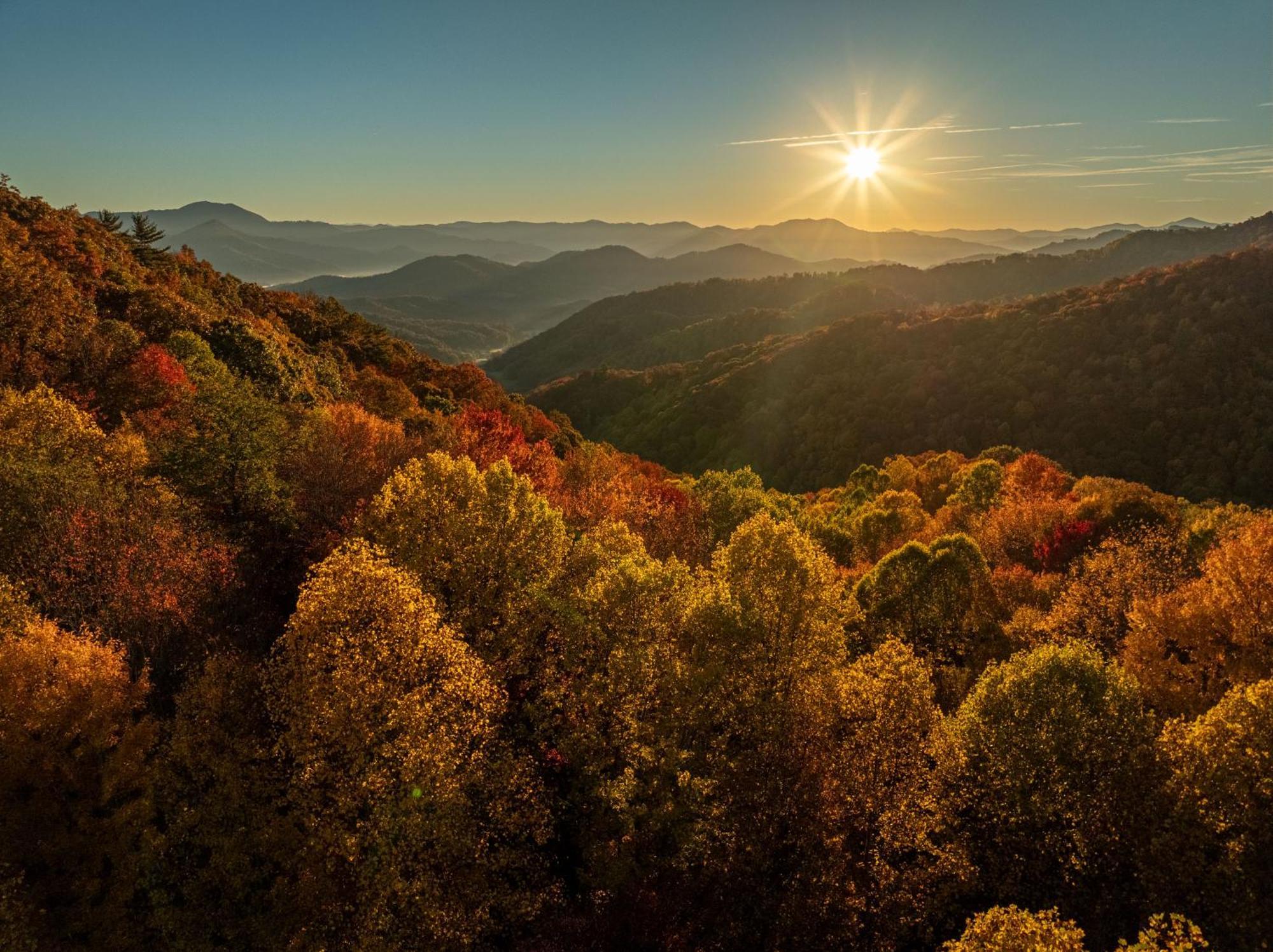Elk & Embers Mountain Hideaway Hotel Уейнсвил Екстериор снимка